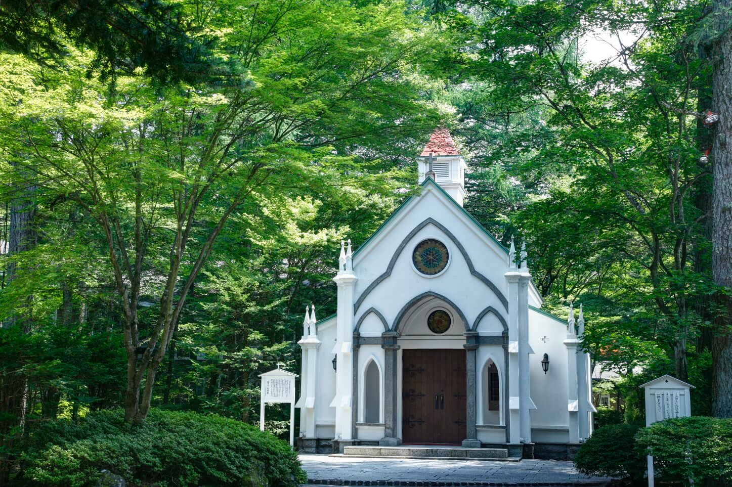 A white chapel in a quiet forest