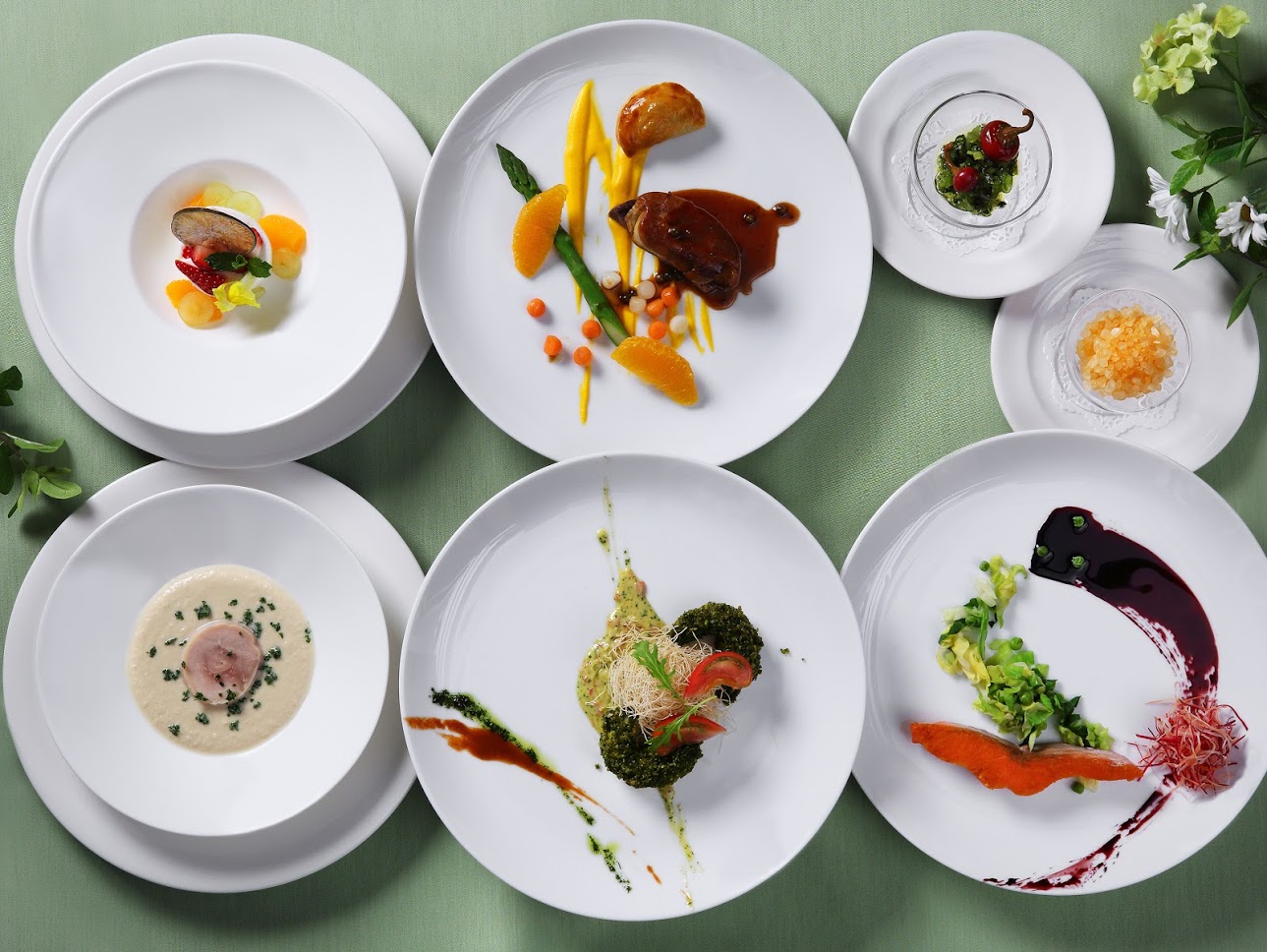 フランス料理をベースに その季節ごとの旬の食材を使い お２人のオリジナルメニューを完成させます そんな音羽ノ森が誇る オトワキュイジーヌ は また味わいたいと思える 記憶に残るおもてなしのお料理です ５品 18 150 ７品 21 780